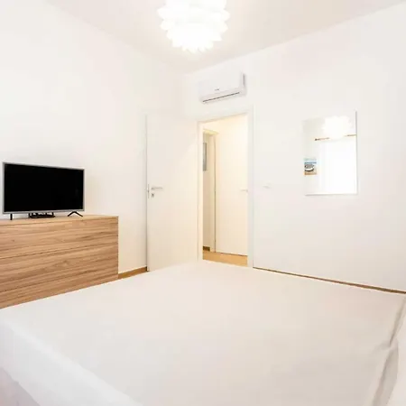 Travel - Arenella Holidays * Παλέρμο